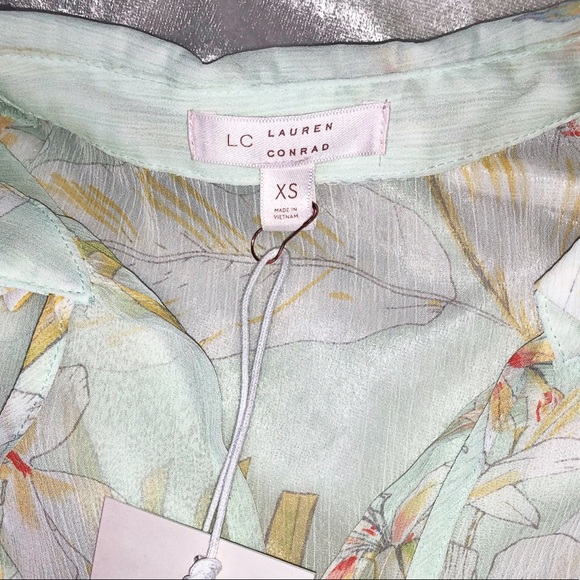 NWT. Lauren Conrad top - Picture 5 of 5